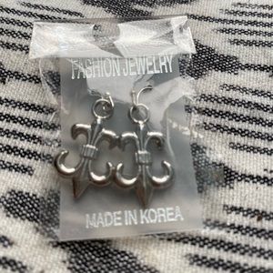 Small fashion earrings